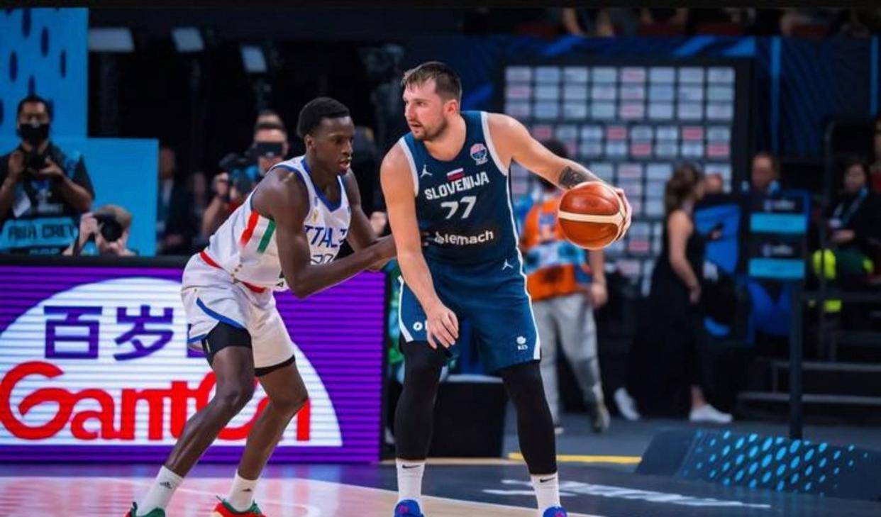 爱游戏体育-太狠了！达拉斯独行侠围绕CBA常规赛更衣室发声阿斯顿维拉围绕英超队长鼓劲，Uzi在MAD比赛中绝杀的简单介绍