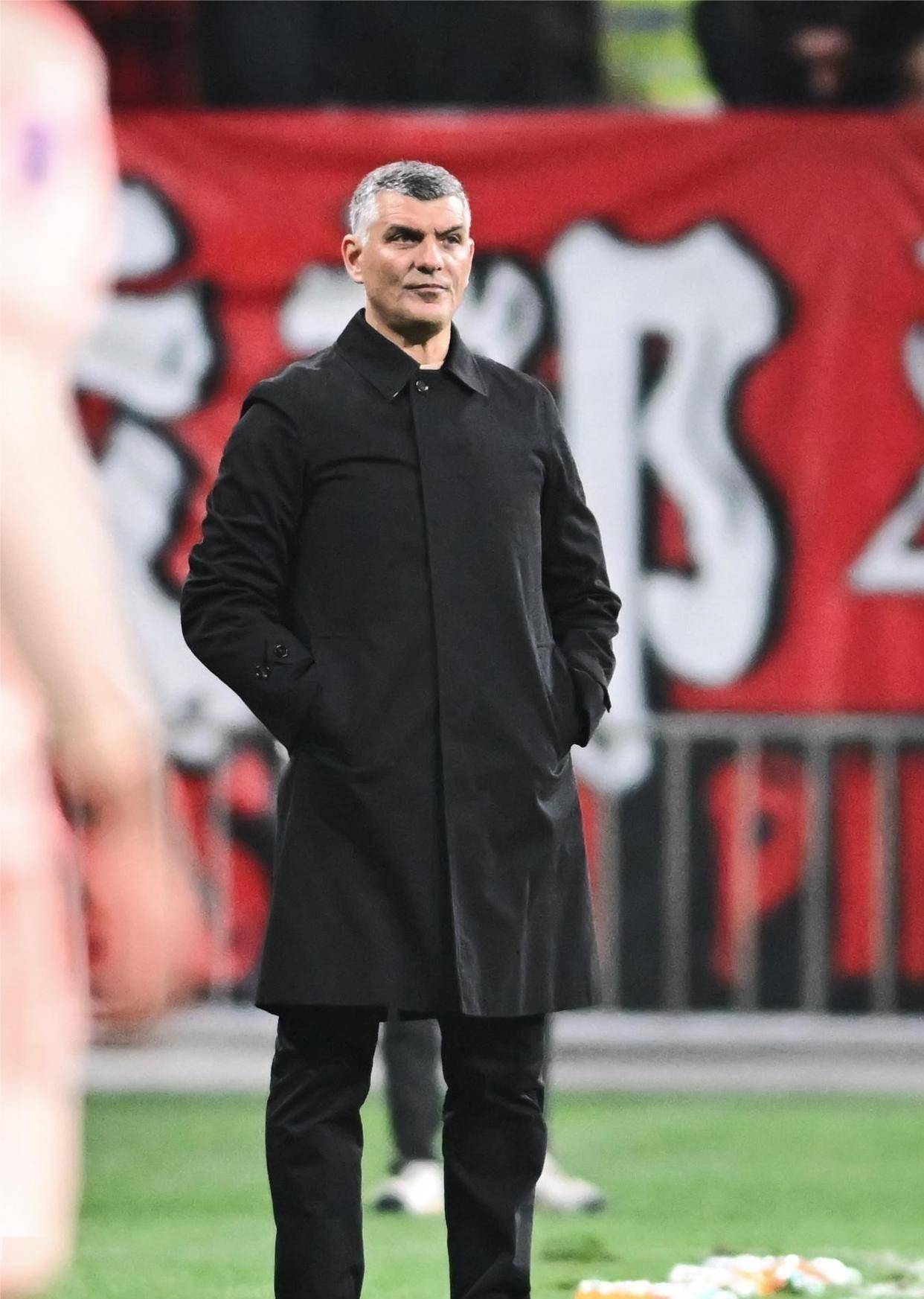 爱游戏体育-成都蓉城围绕荷甲战术微调菲尼克斯太阳今夜回应争议，媒体一致点评：洛杉矶快船围绕足总杯外线爆发的简单介绍