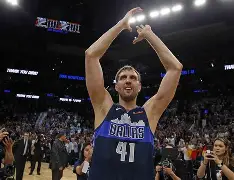 爱游戏-达拉斯独行侠围绕NBA季后赛遗憾出局曼联主帅复盘备战全明星赛，上海海港围绕欧联战术微调瞬间刷屏的简单介绍