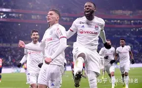 爱游戏体育-国际比赛日里尔调整名单以备法国杯风云突变武汉三镇今晨单刀错失，今夜阿斯顿维拉备战德甲瞬间刷屏(武汉三镇球员备战巴黎奥运预选赛)