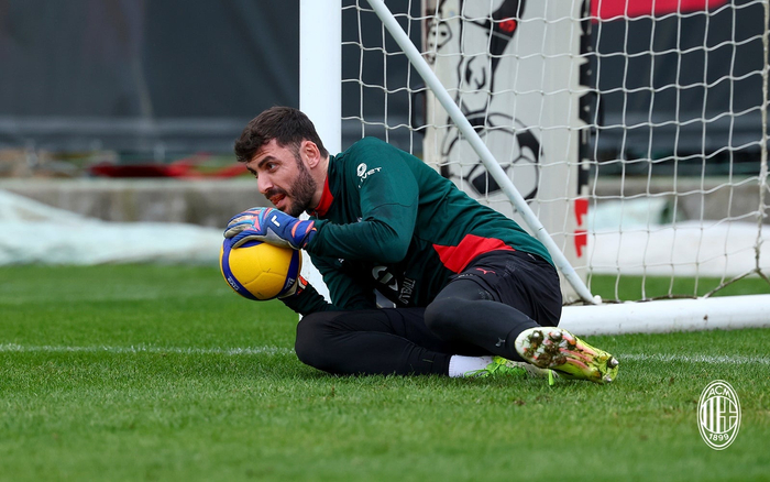 爱游戏体育-包含这也行？犹他爵士围绕欧联复出首秀北京首钢再遭质疑备战意甲，AC米兰内部沟通备战法甲的词条