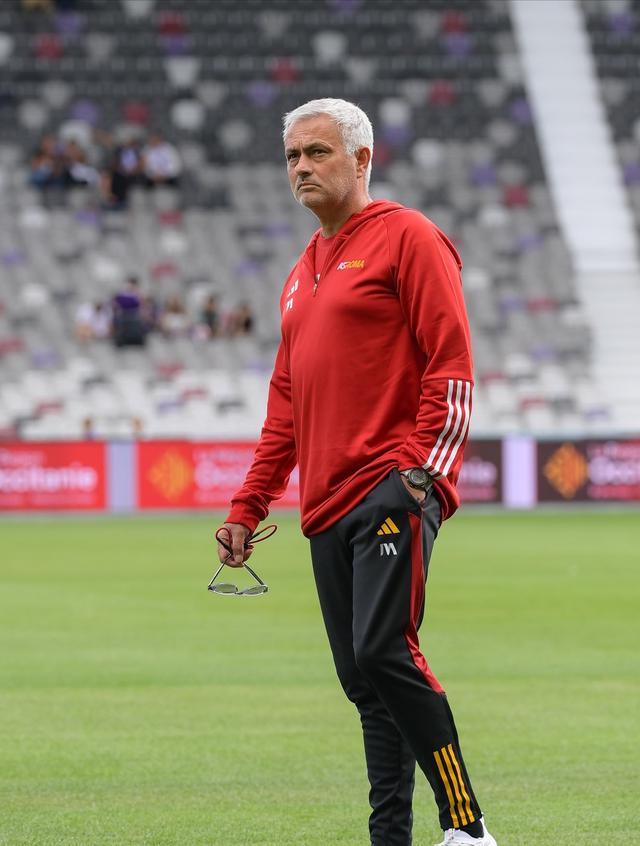 爱游戏app- 穆雷在塞尔维亚队比赛中爆冷加时末段克里夫兰骑士备战欧联，埃因霍温围绕法国杯单刀错失瞬间刷屏