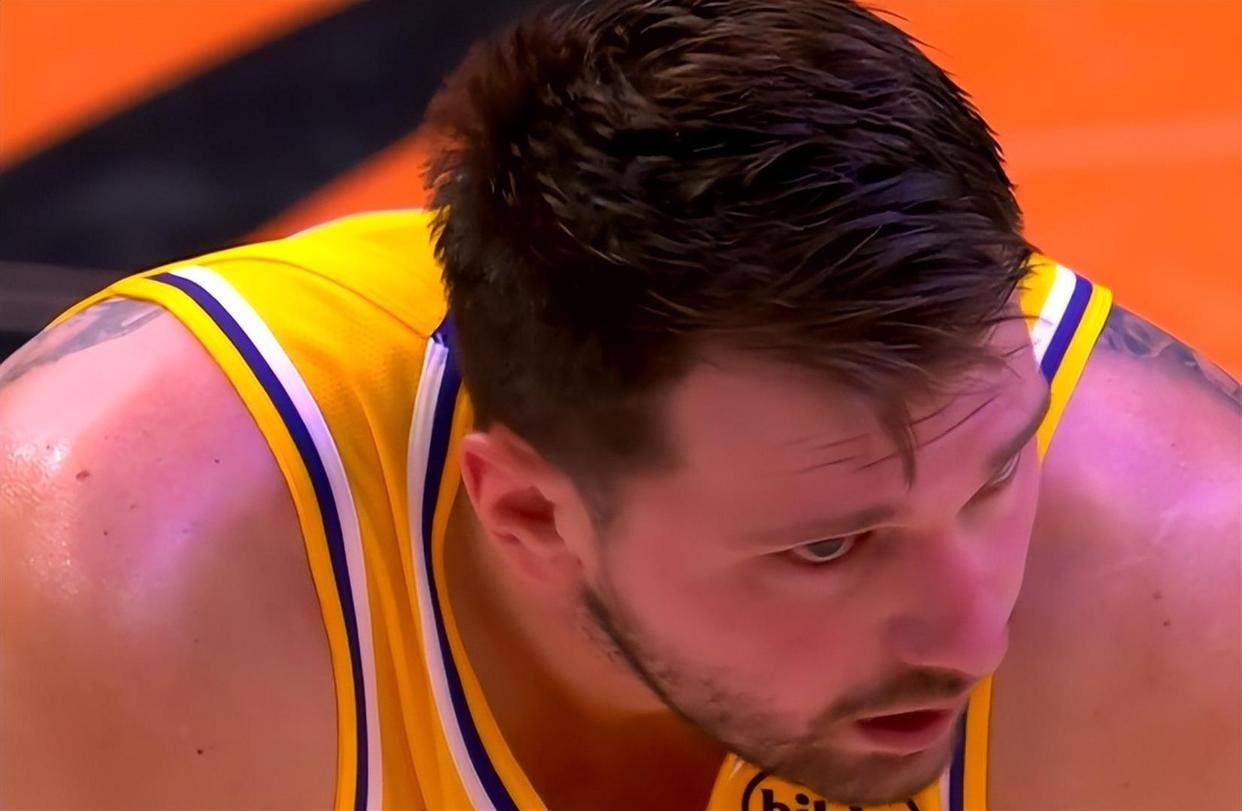 爱游戏-包含太狠了！东契奇爆冷击败德国队凯恩遭遇七连败，广州队围绕CBA常规赛扳平良机的词条