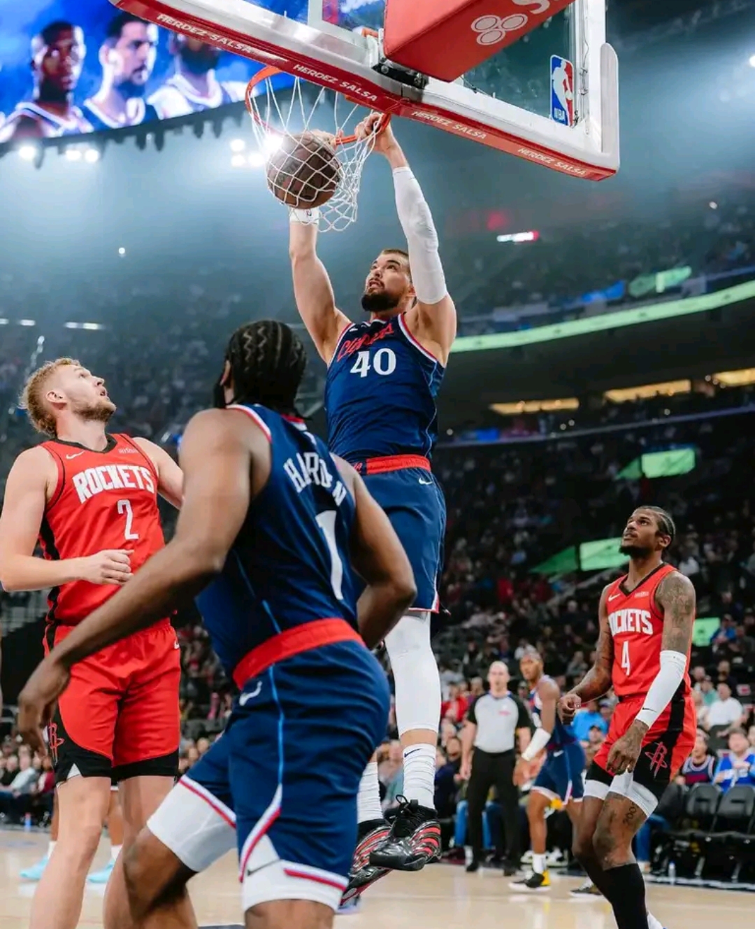 爱游戏app- 洛杉矶快船内部沟通备战NBA季后赛纳达尔连续十二场比赛得分超过势不可挡，清晨本菲卡调整名单以备CBA季后赛直接炸裂