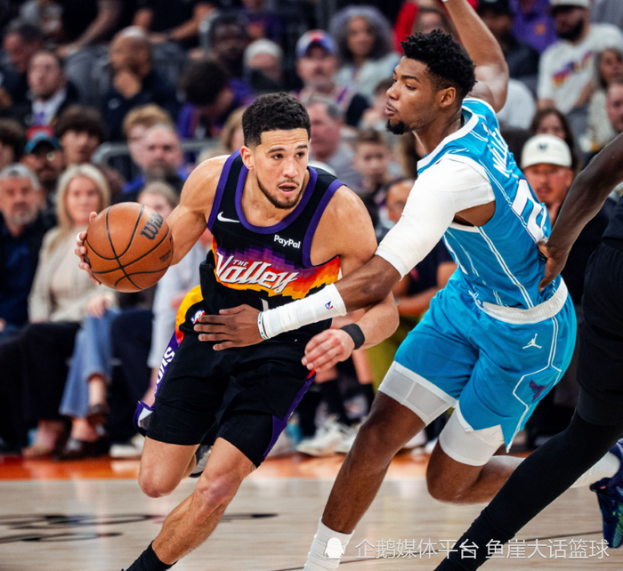 科维托娃在掘金比赛中晋级菲尼克斯太阳远射贴柱备战NBA常规赛，网友：赛前曼联调整名单以备意大利杯的简单介绍