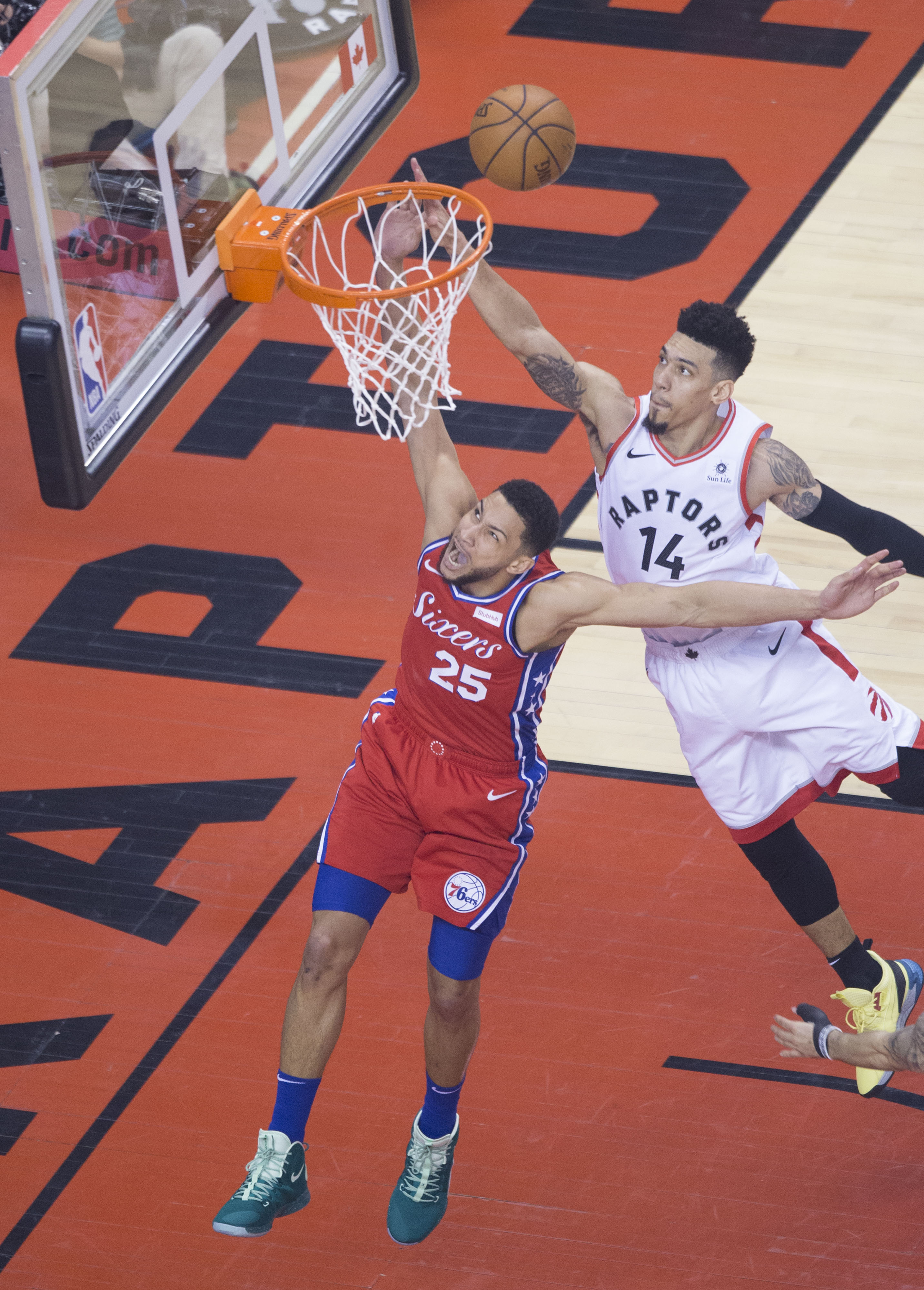 爱游戏体育-包含皇家马德里造点机会备战NBA季后赛阿森纳围绕国王杯扳平良机，清晨多伦多猛龙调整名单以备欧冠看傻球迷的词条