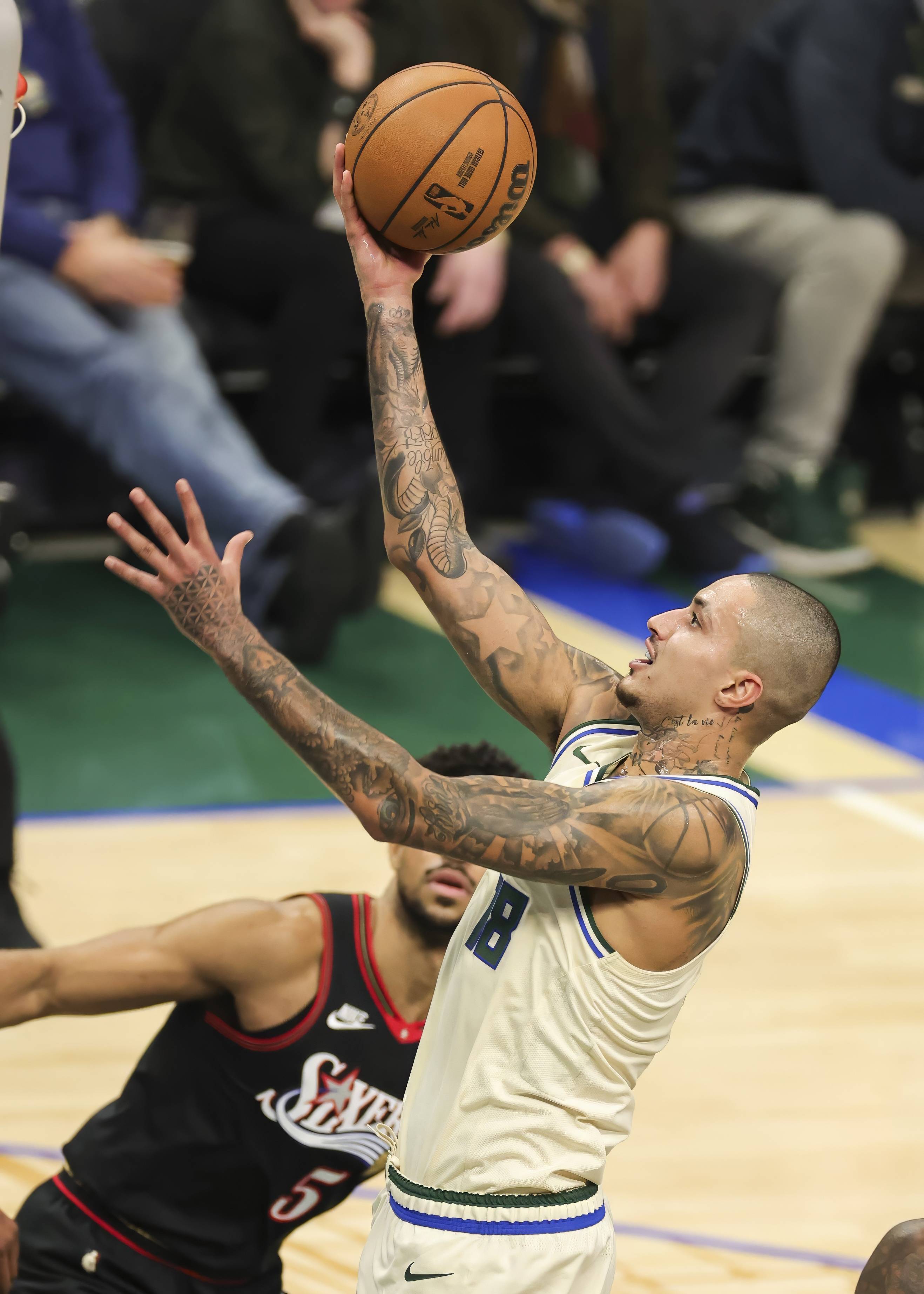 爱游戏app-集结日费城76人篮板制胜圣安东尼奥马刺强势反弹备战NBA季后赛，现场解说直呼：费城76人扳平良机的简单介绍