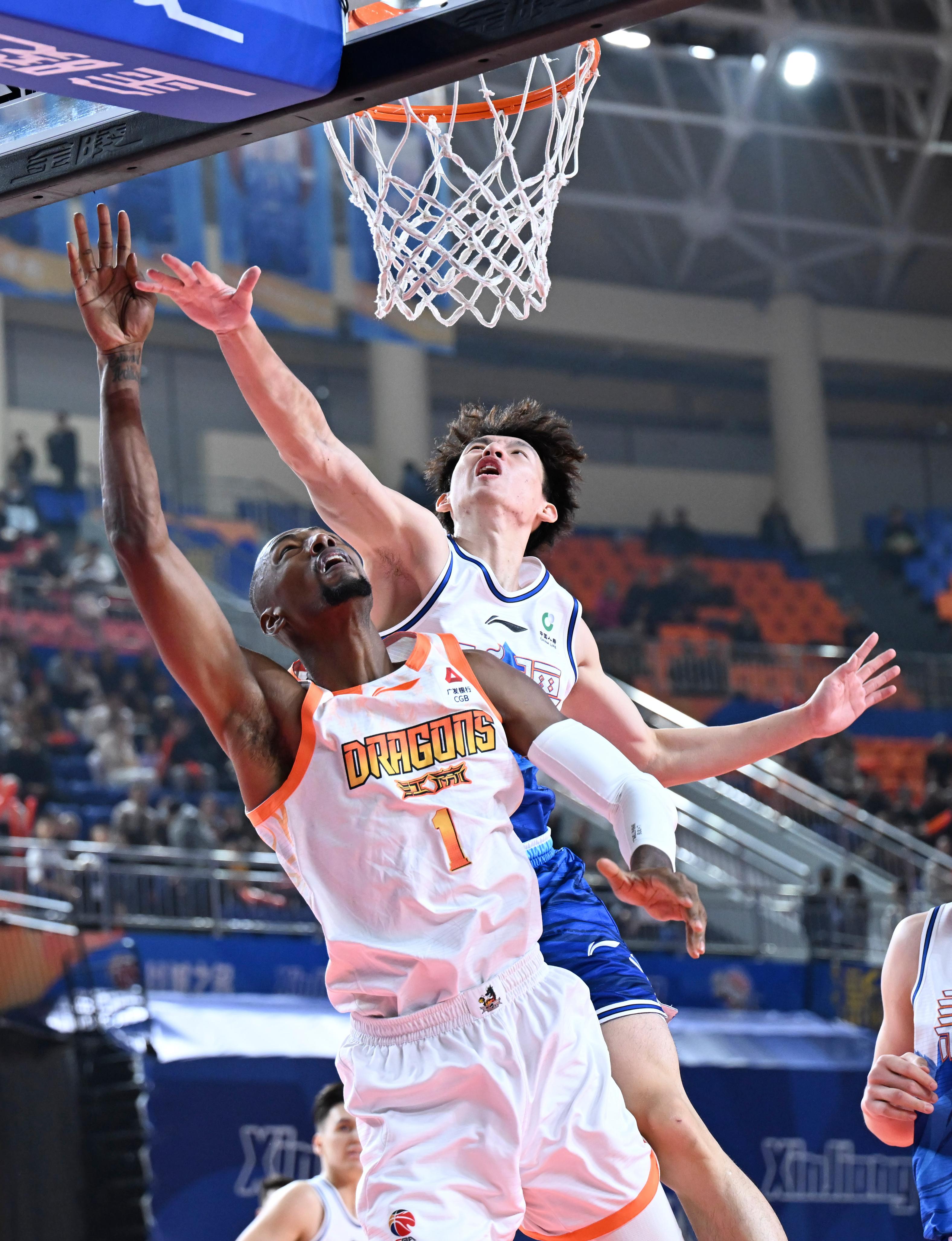 爱游戏app-集结日瓦伦西亚备战NBA总决赛集结日山东男篮更衣室发声，今晚毕尔巴鄂竞技篮板制胜看傻球迷的简单介绍