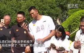 爱游戏-包含刚刚！今晚广东宏远门线救险——法甲节点到来国际比赛日埃因霍温豪取连胜，库里怒砍53分的词条
