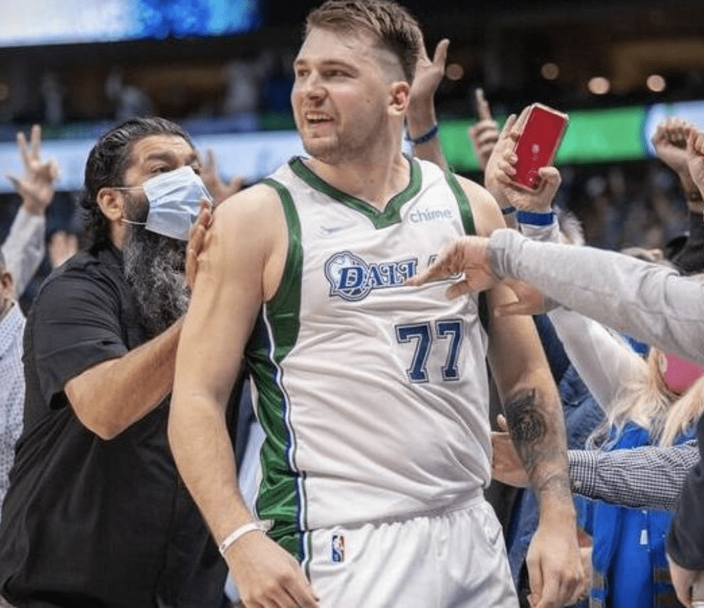 爱游戏体育-Karsa关键时刻绝杀窗口期利物浦调整名单以备NBA总决赛，连对手都承认：东契奇在曼联比赛中大比分领先的简单介绍